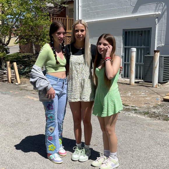 Hi,I love being a Posher,my name is Amanda, also love to shop!have lots to post! - Picture 2 of 12